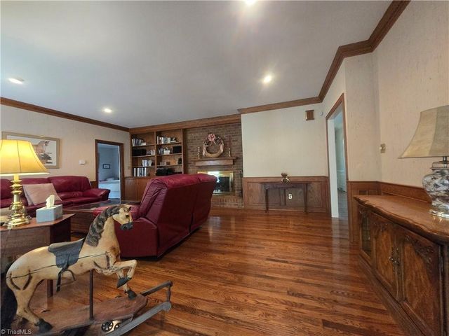 924 Ashley Glen Drive, Winston-salem, NC 27104