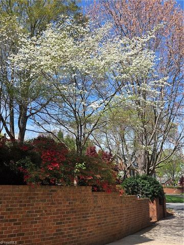 924 Ashley Glen Drive, Winston-salem, NC 27104