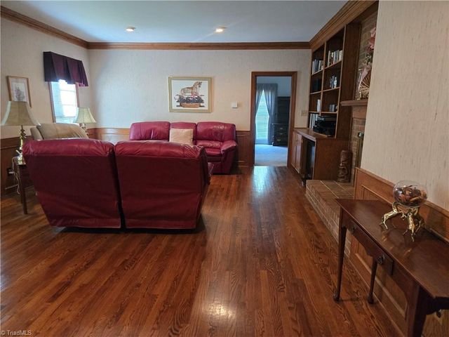 924 Ashley Glen Drive, Winston-salem, NC 27104