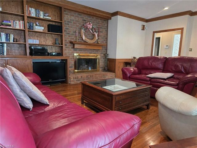 924 Ashley Glen Drive, Winston-salem, NC 27104