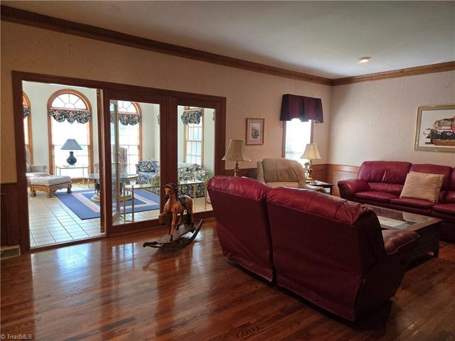 924 Ashley Glen Drive, Winston-salem, NC 27104