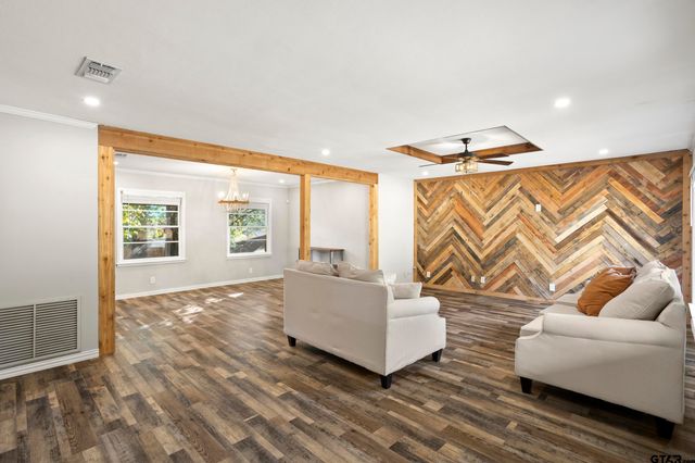 611 E Watkins St, Tyler, TX 75701