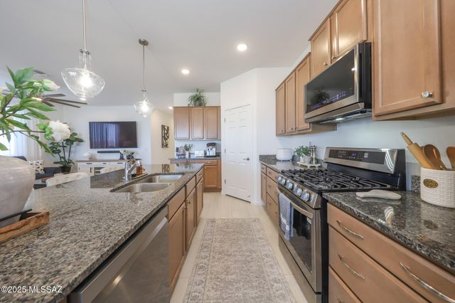 9968 S Arnold Ranch Court, Vail, AZ 85641