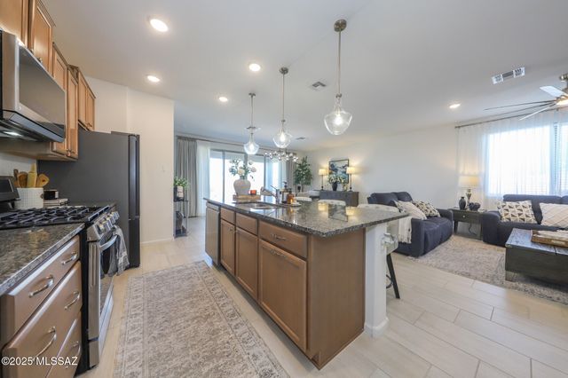 9968 S Arnold Ranch Court, Vail, AZ 85641