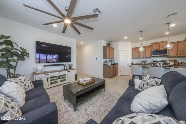 9968 S Arnold Ranch Court, Vail, AZ 85641