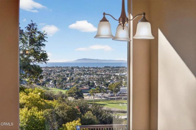 2277 Cayuse Lane, Ventura, CA 93001
