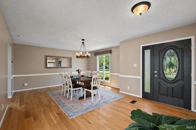 2204 Bluewater Drive, Warsaw, IN 46580