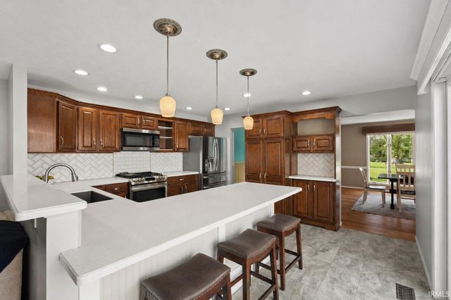 2204 Bluewater Drive, Warsaw, IN 46580