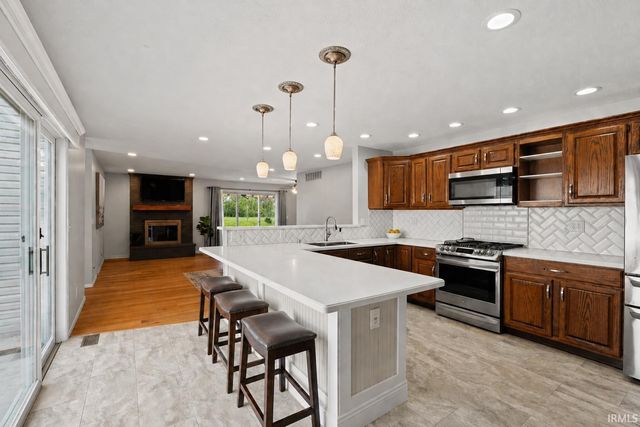 2204 Bluewater Drive, Warsaw, IN 46580