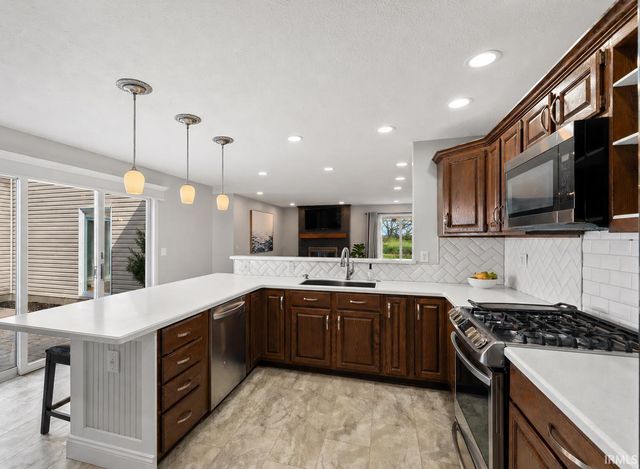 2204 Bluewater Drive, Warsaw, IN 46580