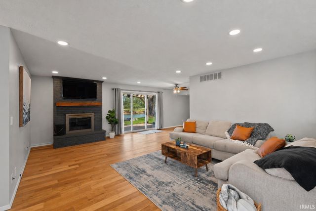 2204 Bluewater Drive, Warsaw, IN 46580