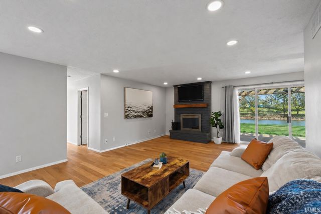 2204 Bluewater Drive, Warsaw, IN 46580