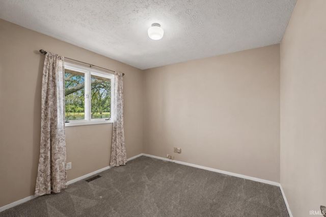 2204 Bluewater Drive, Warsaw, IN 46580