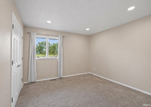 2204 Bluewater Drive, Warsaw, IN 46580