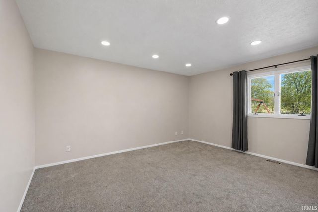 2204 Bluewater Drive, Warsaw, IN 46580