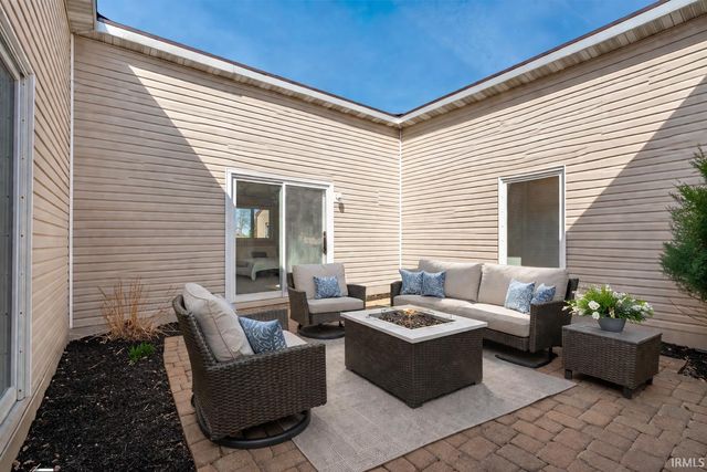 2204 Bluewater Drive, Warsaw, IN 46580