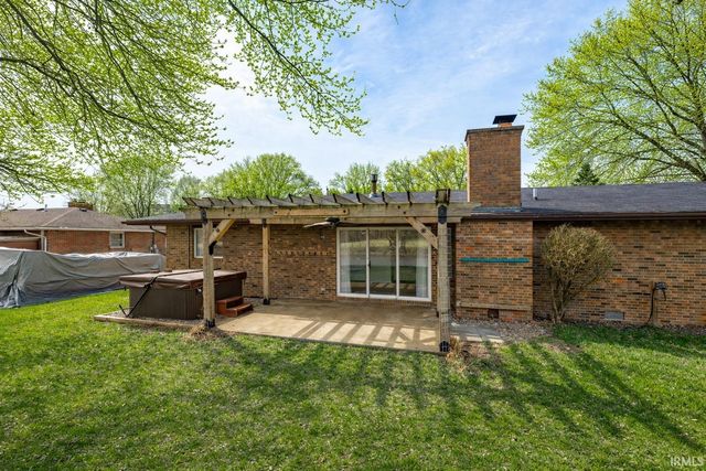 2204 Bluewater Drive, Warsaw, IN 46580