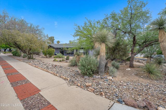 8302 E Kenyon Drive, Tucson, AZ 85710