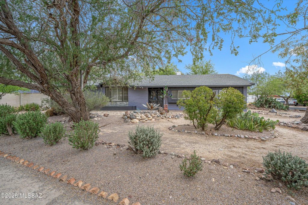 8302 E Kenyon Drive, Tucson, AZ 85710