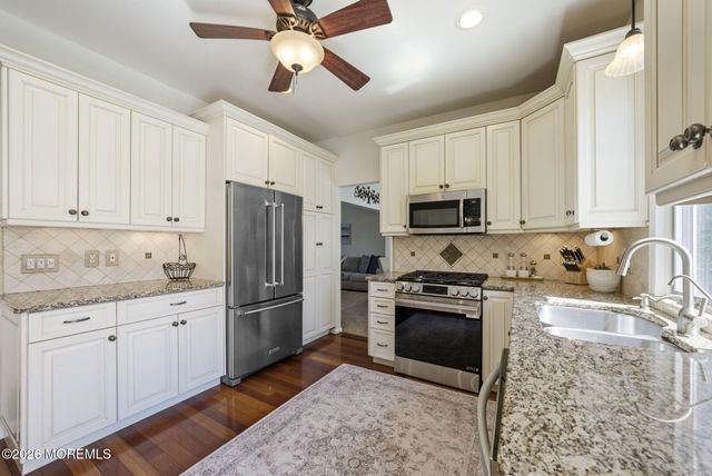 20 Johnny Drive, Farmingdale, NJ 07727