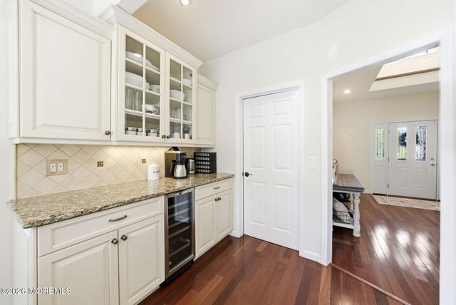 20 Johnny Drive, Farmingdale, NJ 07727