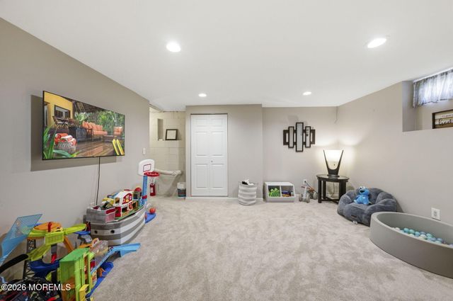 20 Johnny Drive, Farmingdale, NJ 07727