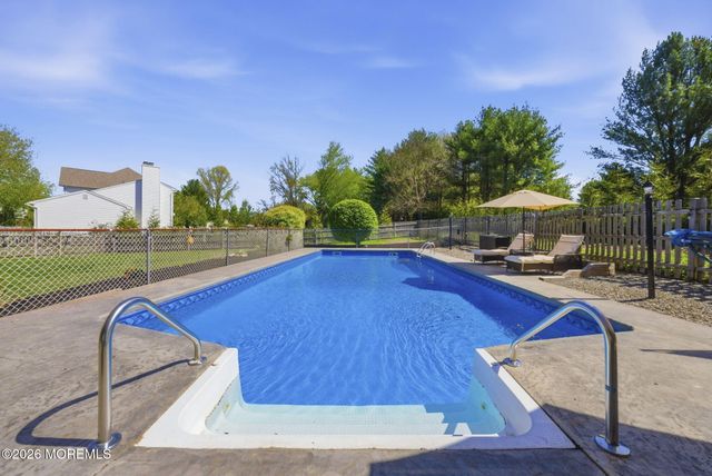 20 Johnny Drive, Farmingdale, NJ 07727