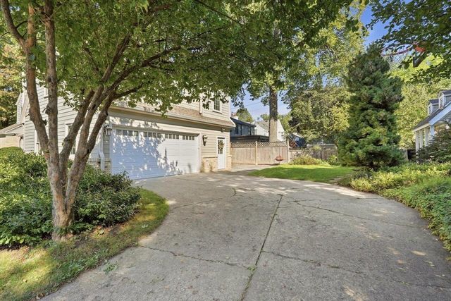 2604 N 89th STREET, Wauwatosa, WI 53226