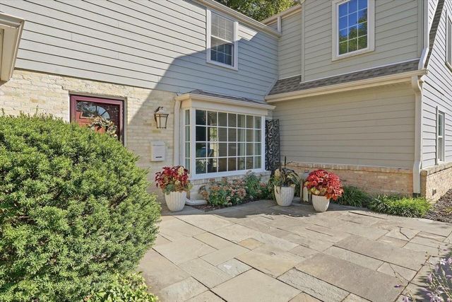2604 N 89th STREET, Wauwatosa, WI 53226