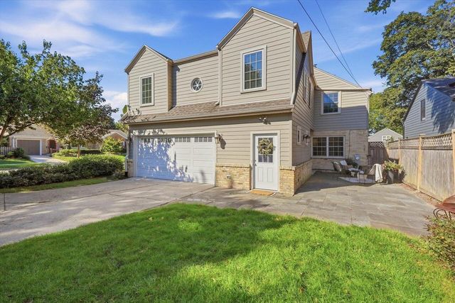 2604 N 89th STREET, Wauwatosa, WI 53226