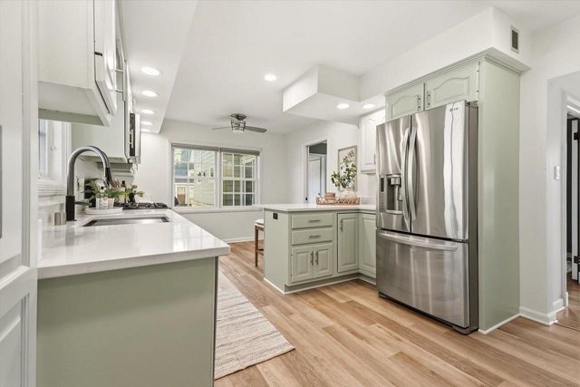 2604 N 89th STREET, Wauwatosa, WI 53226