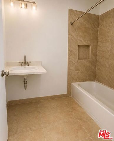 6859 Laurel Canyon Boulevard 210, Los Angeles, CA 91605