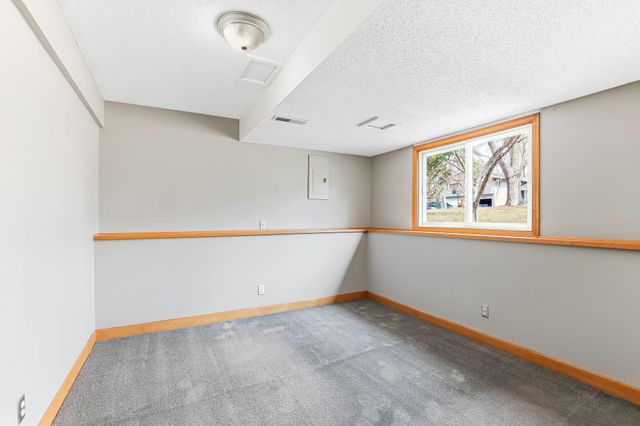 15008 1st Avenue S, Burnsville, MN 55306