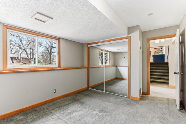 15008 1st Avenue S, Burnsville, MN 55306