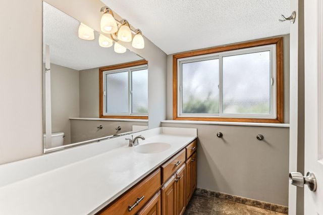 15008 1st Avenue S, Burnsville, MN 55306