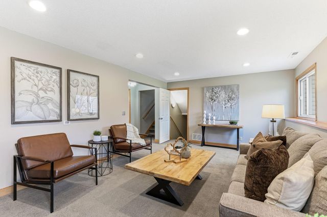 15008 1st Avenue S, Burnsville, MN 55306