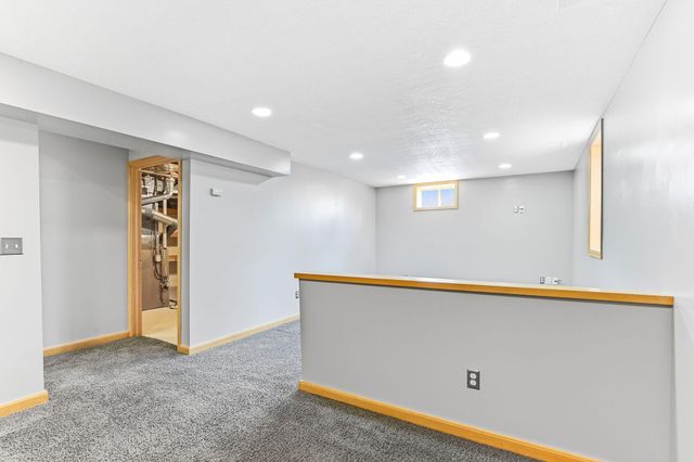 15008 1st Avenue S, Burnsville, MN 55306