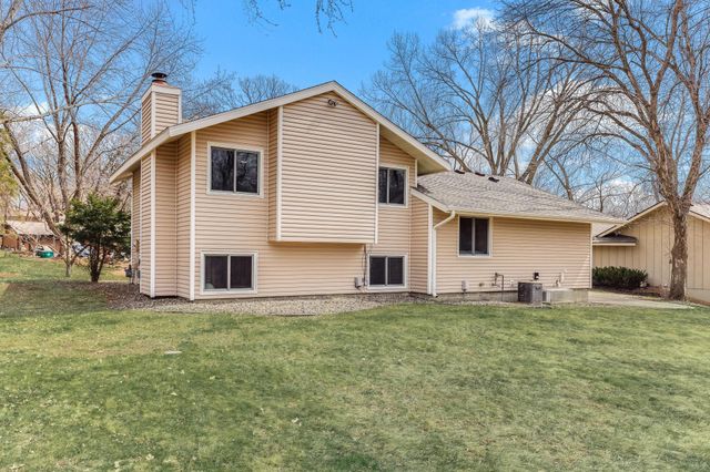 15008 1st Avenue S, Burnsville, MN 55306