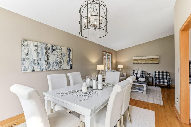 15008 1st Avenue S, Burnsville, MN 55306