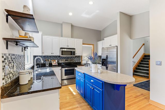 15008 1st Avenue S, Burnsville, MN 55306