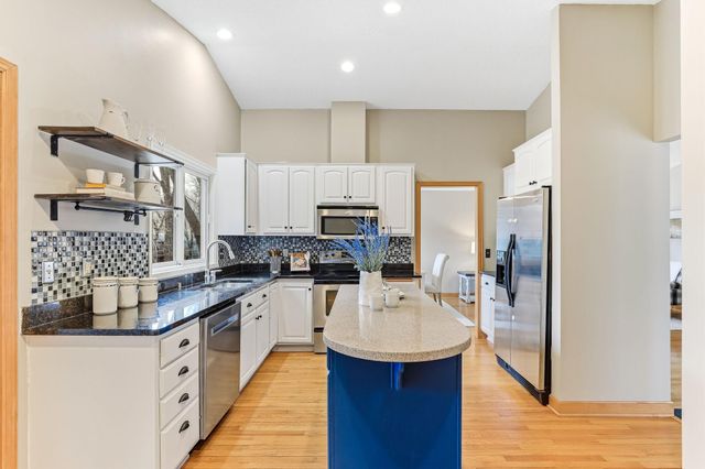 15008 1st Avenue S, Burnsville, MN 55306