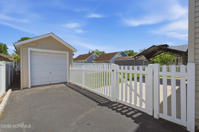30 W Park Avenue, Avenel, NJ 07001