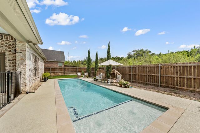 105 Stone Lake Drive, Woodway, TX 76712
