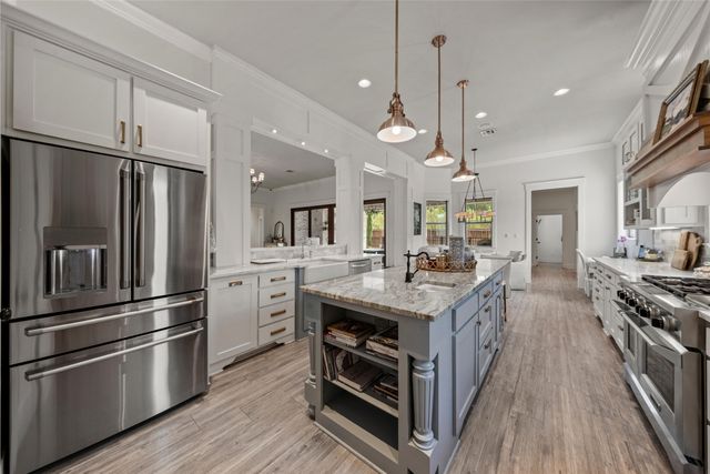 105 Stone Lake Drive, Woodway, TX 76712