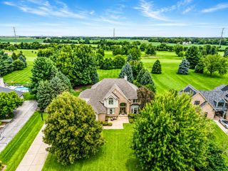 55 N Royal Oaks Drive, Bristol, IL 60512