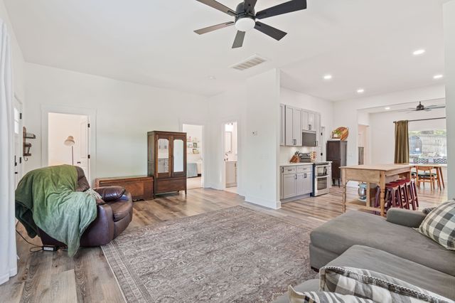 415 W 13th St, Columbia, TN 38401