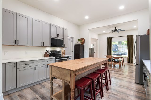415 W 13th St, Columbia, TN 38401