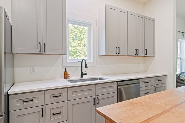 415 W 13th St, Columbia, TN 38401