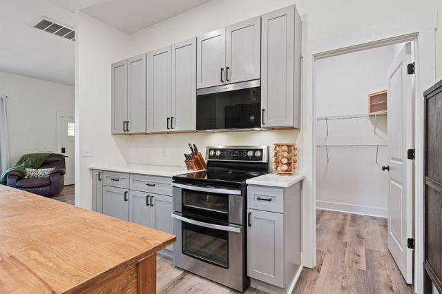 415 W 13th St, Columbia, TN 38401