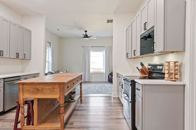 415 W 13th St, Columbia, TN 38401